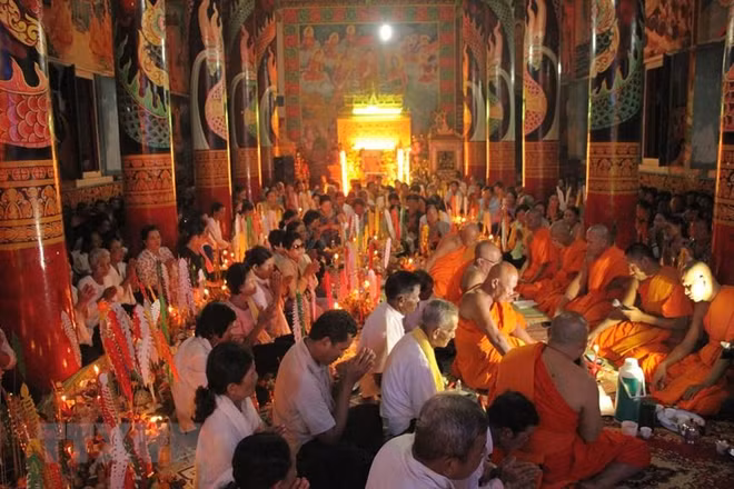 Des Khmers à Soc Trang célèbrent la fête Sene Dolta ảnh 4