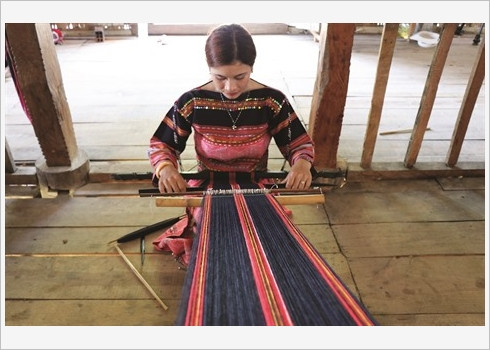 Préserver le tissage de brocatelle des Bahnar ảnh 3 Préserver le tissage de brocatelle des Bahnar ảnh 3