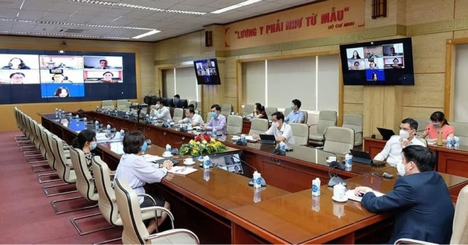 Le ministère de la Santé travaille avec Johnson & Johnson sur la fourniture de vaccins anti-COVID-19 ảnh 2