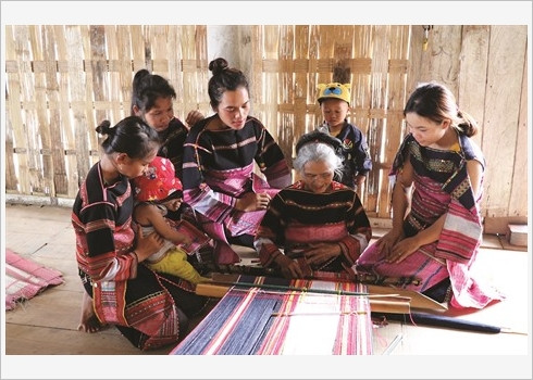 Préserver le tissage de brocatelle des Bahnar ảnh 2 Préserver le tissage de brocatelle des Bahnar ảnh 2