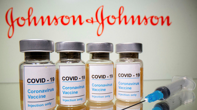 Le ministère de la Santé travaille avec Johnson & Johnson sur la fourniture de vaccins anti-COVID-19 ảnh 1