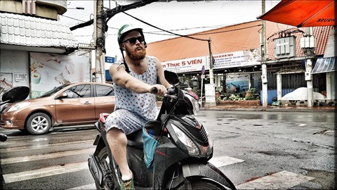 Et l’américain Brandon Hurley devint Phuc Mâp ảnh 1 Et l’américain Brandon Hurley devint Phuc Mâp ảnh 1