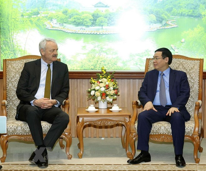 Le vice-PM Vuong Dinh Hue reçoit le président du groupe allemand TalanxAG ảnh 1 Le vice-PM Vuong Dinh Hue reçoit le président du groupe allemand TalanxAG ảnh 1