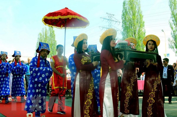 Des Vietnamiens en République tchèque célèbrent la fête des rois fondateurs Hung ảnh 1 Des Vietnamiens en République tchèque célèbrent la fête des rois fondateurs Hung ảnh 1