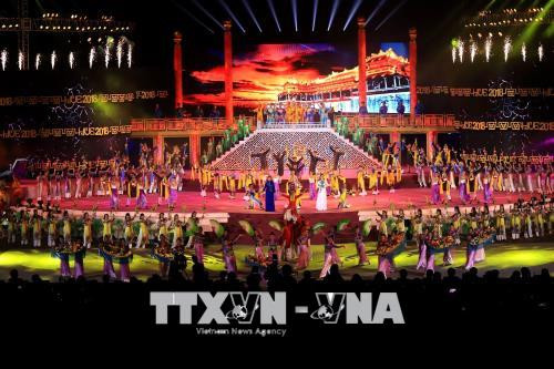 Festival de Huê 2018 : les programmes artistiques attirent la foule ảnh 1 Festival de Huê 2018 : les programmes artistiques attirent la foule ảnh 1