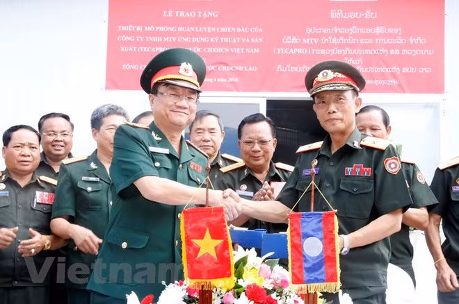 Laos : inauguration d'un centre d’entraînement en simulation construit avec l'aide du Vietnam ảnh 1