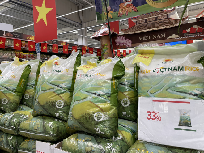 Le riz vietnamien présenté aux supermarchés Carrefour de la France ảnh 1 Le riz vietnamien présenté aux supermarchés Carrefour de la France ảnh 1