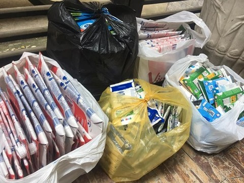 Transformation des boîtes vides de lait en produits utiles ảnh 2 Transformation des boîtes vides de lait en produits utiles ảnh 2