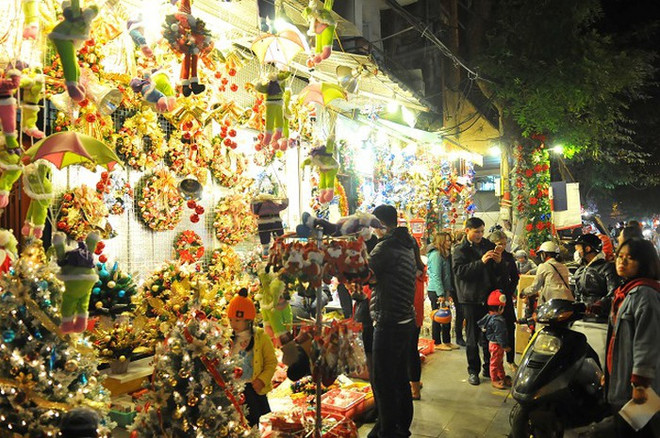 Hanoi brille de mille feux à l’approche de Noël ảnh 1