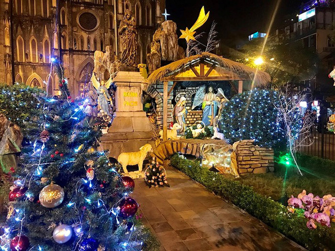 Hanoi brille de mille feux à l’approche de Noël ảnh 4