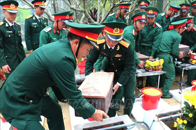 Inhumation des restes des martyrs à Ha Giang et Gia Lai ảnh 1 Inhumation des restes des martyrs à Ha Giang et Gia Lai ảnh 1