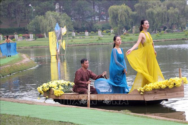 Présentation de la soie de Bao Loc et des brocatelles de Lam Dong ảnh 1 Présentation de la soie de Bao Loc et des brocatelles de Lam Dong ảnh 1