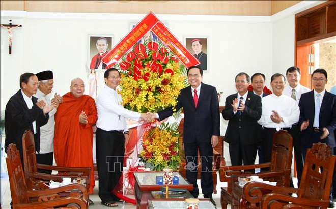 Noël : Féliciations aux catholiques de Binh Duong et de Ho Chi Minh-Ville ảnh 1 Noël : Féliciations aux catholiques de Binh Duong et de Ho Chi Minh-Ville ảnh 1