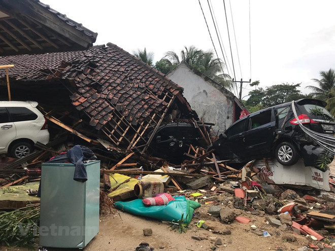 Tsunami en Indonésie : le bilan s'alourdit à plus de 1.000 morts et blessés ảnh 1