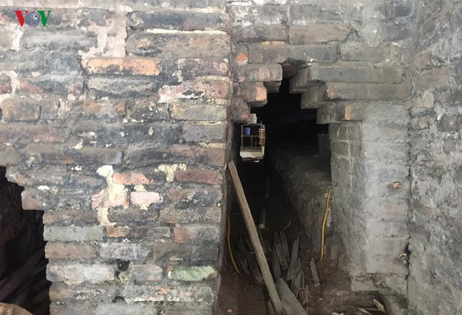 À Bat Tràng, l’ancien four de poterie Lo Bâu à l’épreuve du temps ảnh 2