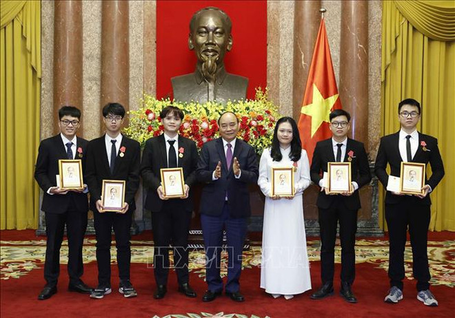 Des étudiants exceptionnels aux Olympiades internationales mis à l’honneur ảnh 1 Des étudiants exceptionnels aux Olympiades internationales mis à l’honneur ảnh 1