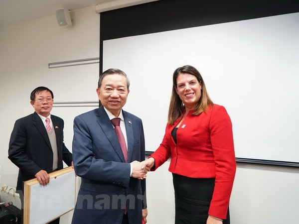 Le ministre de la Sécurité publique To Lam en visite de travail au Royaume-Uni ảnh 1 Le ministre de la Sécurité publique To Lam en visite de travail au Royaume-Uni ảnh 1