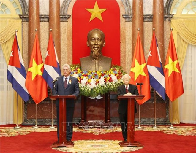 Le président du Conseil d'État de Cuba termine sa visite d’amitié officielle au Vietnam ảnh 1 Le président du Conseil d'État de Cuba termine sa visite d’amitié officielle au Vietnam ảnh 1
