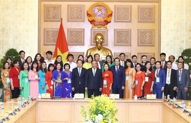 Le Premier ministre rencontre des enseignants exemplaires ảnh 1 Le Premier ministre rencontre des enseignants exemplaires ảnh 1