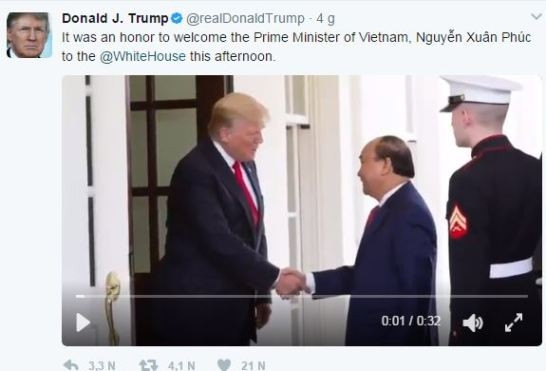 Le Président américain publie une vidéo de sa rencontre avec le PM Nguyên Xuân Phuc ảnh 1 Le Président américain publie une vidéo de sa rencontre avec le PM Nguyên Xuân Phuc ảnh 1