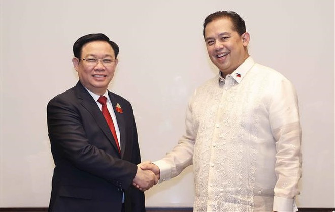 Le président de l’AN rencontre le président de la Chambre basse des Philippines ảnh 2 Le président de l’AN rencontre le président de la Chambre basse des Philippines ảnh 2
