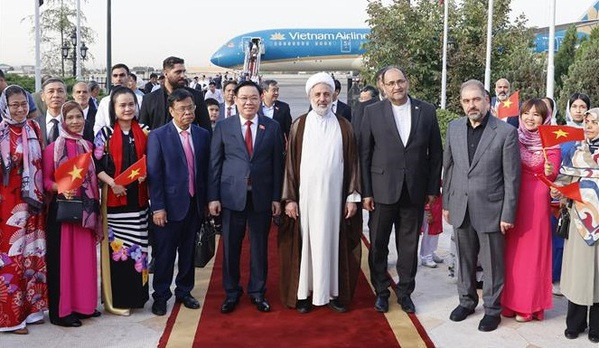 Le président de l'AN Vuong Dinh Hue entame une visite officielle en Iran ảnh 2 Le président de l'AN Vuong Dinh Hue entame une visite officielle en Iran ảnh 2
