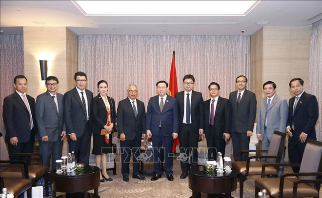 Activités du président de l’AN du Vietnam en Indonésie ảnh 1 Activités du président de l’AN du Vietnam en Indonésie ảnh 1