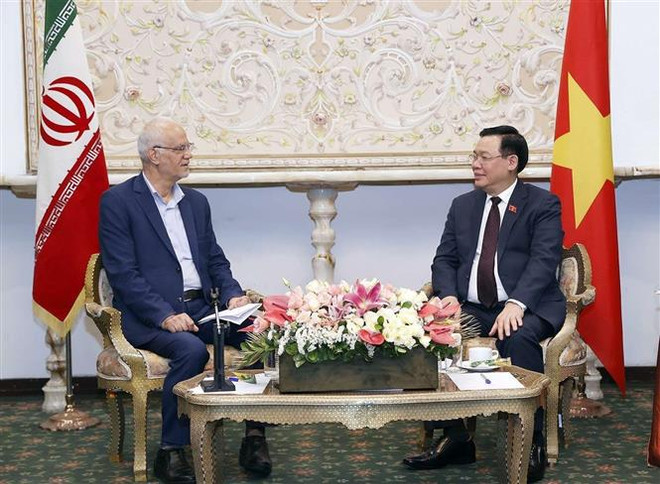 Le président de l'AN Vuong Dinh Hue reçoit le président de l'Association d'amitié Iran-Vietnam ảnh 1 Le président de l'AN Vuong Dinh Hue reçoit le président de l'Association d'amitié Iran-Vietnam ảnh 1