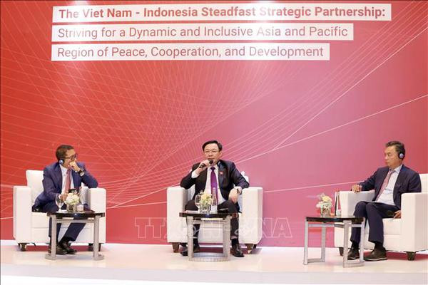 Le président de l’AN Vuong Dinh Huê au Forum sur la politique extérieure ảnh 1 Le président de l’AN Vuong Dinh Huê au Forum sur la politique extérieure ảnh 1