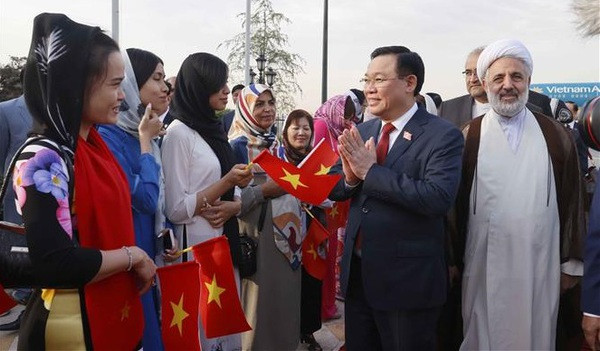 Le président de l'AN Vuong Dinh Hue entame une visite officielle en Iran ảnh 1 Le président de l'AN Vuong Dinh Hue entame une visite officielle en Iran ảnh 1