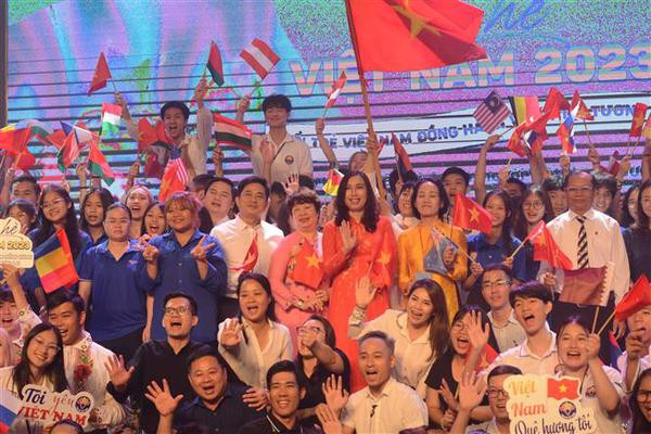 Le camp d'été des jeunes Vietnamiens de la diaspora les relie à leur pays d'origine ảnh 1