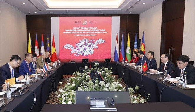 Le président de l’AN rencontre le président de la Chambre basse de Thaïlande ảnh 1 Le président de l’AN rencontre le président de la Chambre basse de Thaïlande ảnh 1