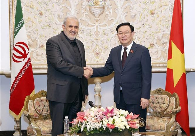 Le président de l’AN rencontre le ministre iranien de l'Industrie, des Mines et du Commerce ảnh 1 Le président de l’AN rencontre le ministre iranien de l'Industrie, des Mines et du Commerce ảnh 1
