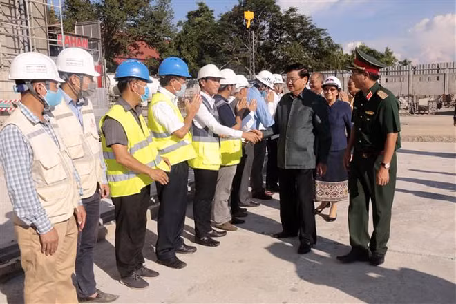 Le progrès des travaux du nouveau siège de l’Assemblée nationale laotienne est assuré ảnh 1