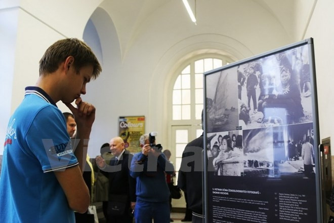 En République tchèque, une expo sous forme de regards croisés avec le Vietnam ảnh 1 En République tchèque, une expo sous forme de regards croisés avec le Vietnam ảnh 1