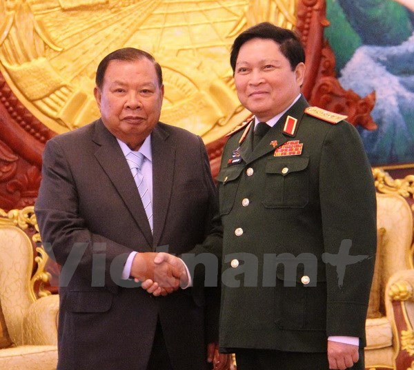 Des dirigeants laotiens apprécient la coopération vietnamo-laotienne dans la défense ảnh 1 Des dirigeants laotiens apprécient la coopération vietnamo-laotienne dans la défense ảnh 1