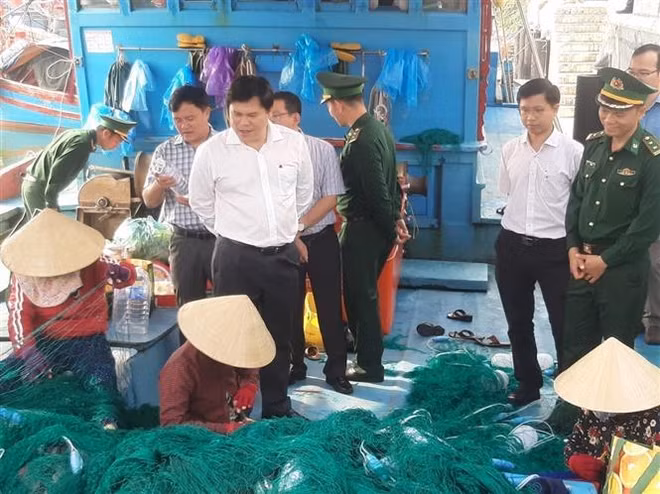 Quang Ngai renforce ses mesures contre la pêche INN ảnh 1