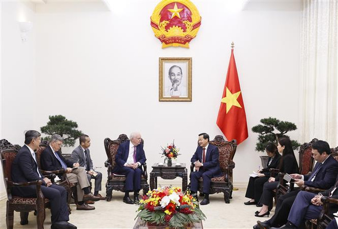 Le vice-PM Le Minh Khai reçoit le professeur américain Thomas Vallely ảnh 1 Le vice-PM Le Minh Khai reçoit le professeur américain Thomas Vallely ảnh 1