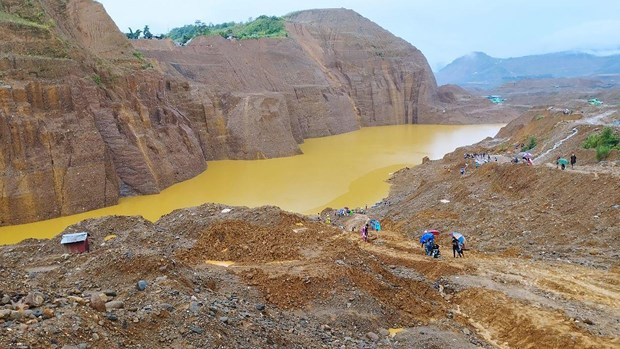 Une trentaine de personnes portées disparues dans l'effondrement d'une mine de jade au Myanmar ảnh 1 Une trentaine de personnes portées disparues dans l'effondrement d'une mine de jade au Myanmar ảnh 1