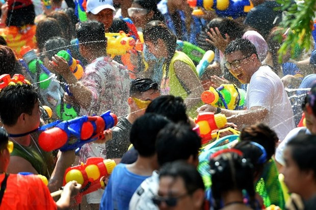 La Thaïlande va prendre des mesures fortes pour lutter contre l'alcool au volant pendant le festival de Songkran ảnh 1 La Thaïlande va prendre des mesures fortes pour lutter contre l'alcool au volant pendant le festival de Songkran ảnh 1