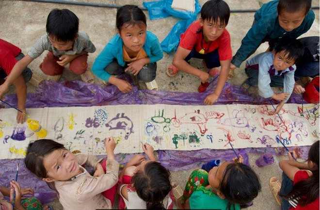 Une exposition présente des œuvres d’art réalisées par des enfants défavorisés ảnh 1