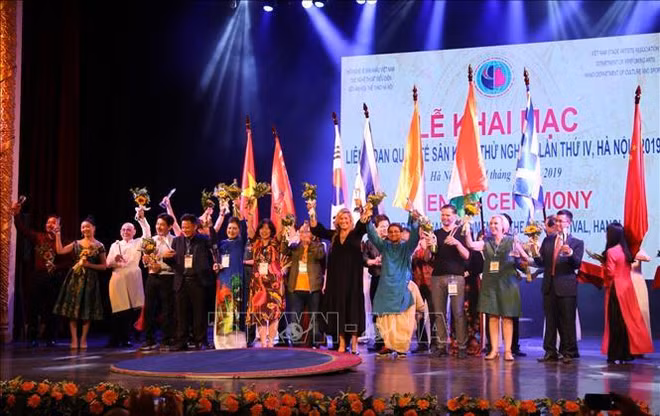Ouverture du 4e Festival international de théâtre expérimental ảnh 1