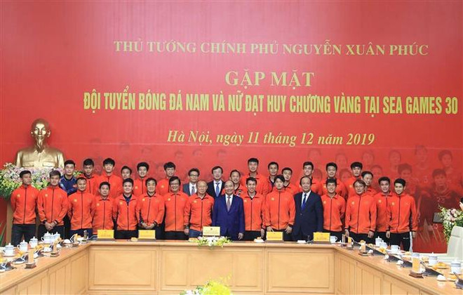 Le Premier ministre salue les exploits des équipes de football masculin et féminin aux SEA Games 30 ảnh 1 Le Premier ministre salue les exploits des équipes de football masculin et féminin aux SEA Games 30 ảnh 1