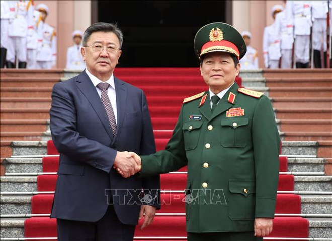 Le ministre de la Défense de la Mongolie en visite officielle au Vietnam ảnh 1 Le ministre de la Défense de la Mongolie en visite officielle au Vietnam ảnh 1