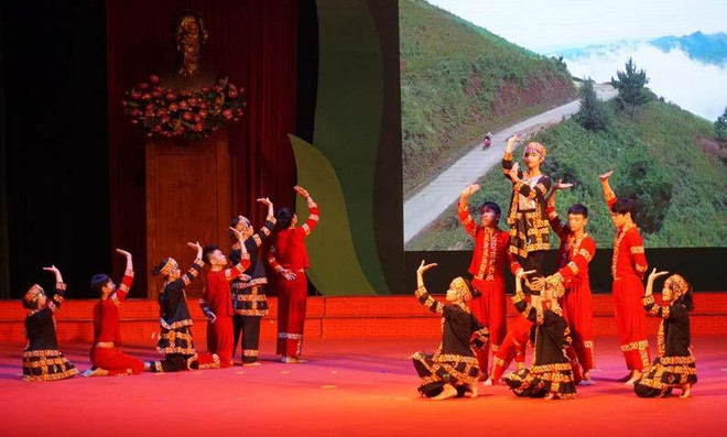 Thai Nguyên : 3e festival du chant d’amitié Vietnam-Laos ảnh 1 Thai Nguyên : 3e festival du chant d’amitié Vietnam-Laos ảnh 1