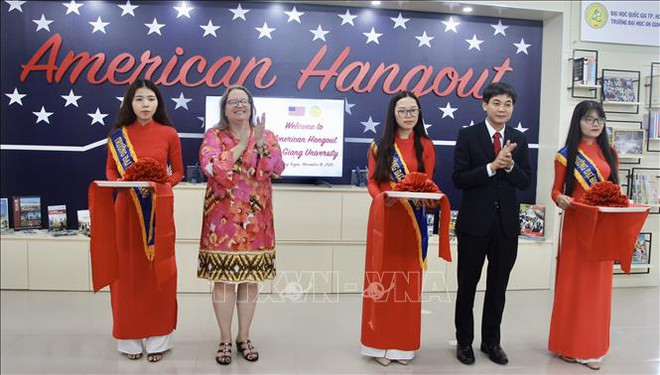 Inauguration du « Lieu de rencontre des États-Unis" à l’Université d’An Giang ảnh 1 Inauguration du « Lieu de rencontre des États-Unis" à l’Université d’An Giang ảnh 1