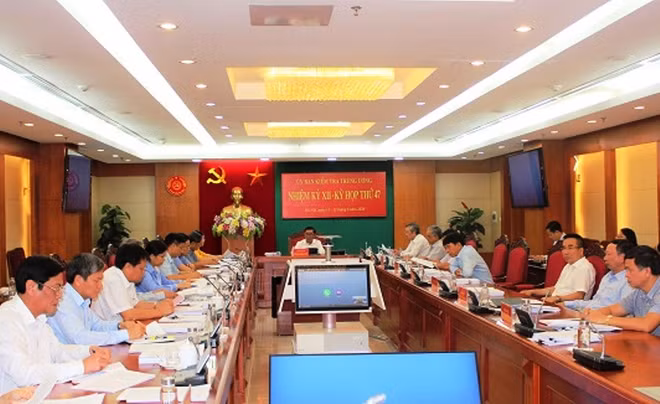 La Commission de contrôle du Parti épingle plusieurs officiels ảnh 1 La Commission de contrôle du Parti épingle plusieurs officiels ảnh 1