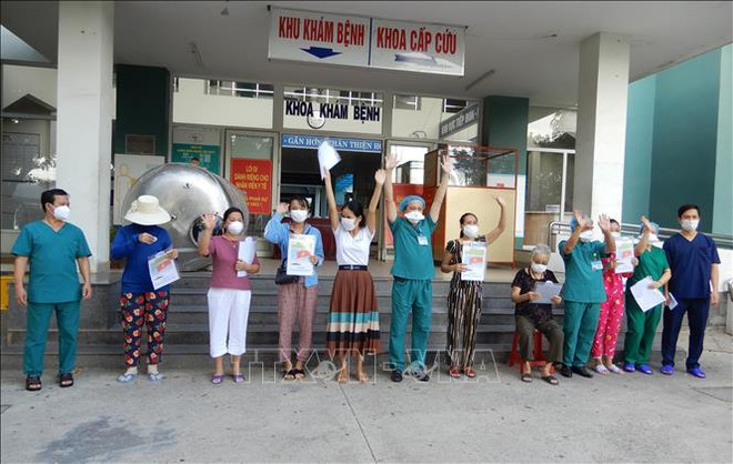 Sept autres patients atteints du COVID-19 sortis de l'hôpital de Da Nang ảnh 1 Sept autres patients atteints du COVID-19 sortis de l'hôpital de Da Nang ảnh 1