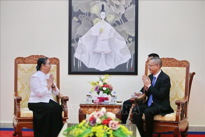 Le Cambodge rend hommage à l'ambassadeur du Vietnam ảnh 1 Le Cambodge rend hommage à l'ambassadeur du Vietnam ảnh 1