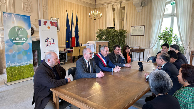 À la recherche des opportunités de coopération avec la ville de Saintes ảnh 1 À la recherche des opportunités de coopération avec la ville de Saintes ảnh 1